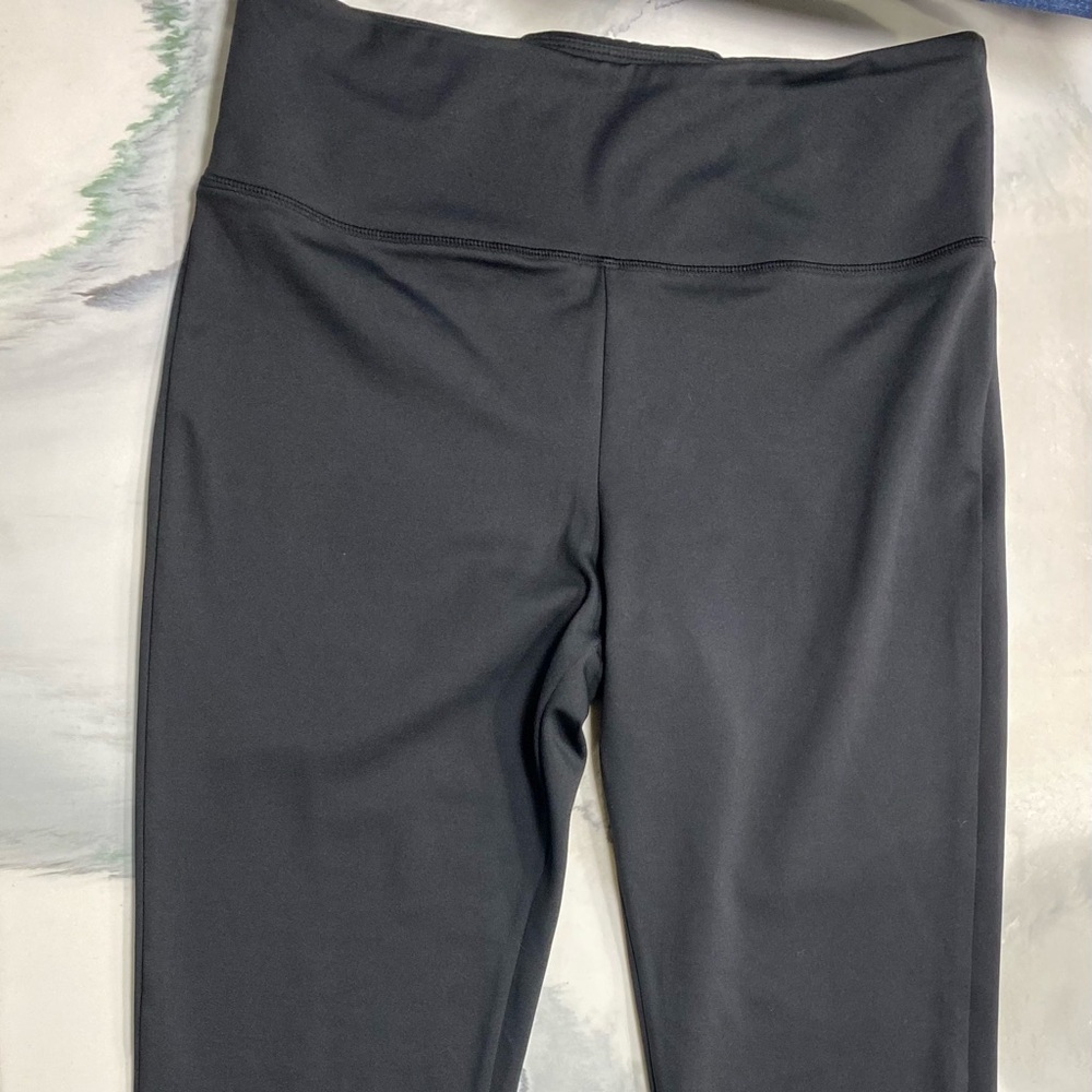 Women’s flare leggings. Zyia